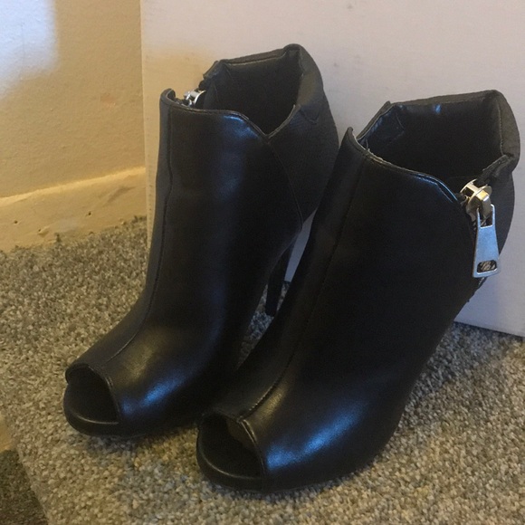 Booty that’s only lightly worn, great condition - Picture 3 of 4